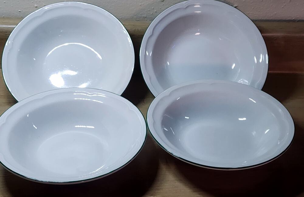 4 Vitromaster Christmas Tree Soup / Cereal Bowls White / Green Trim PLEASE READ